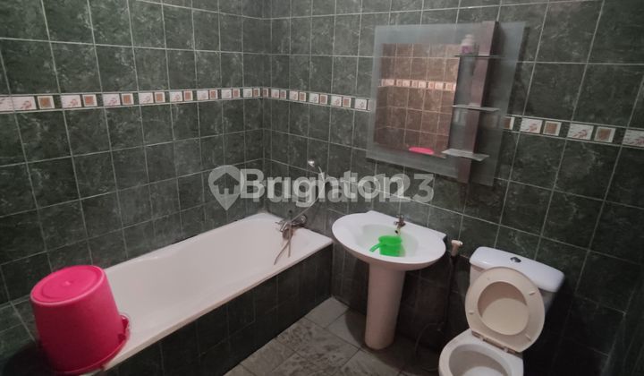 RUMAH 2 LANTAI ASRI DAN NYAMAN LOKASI STRATEGIS DI CONDET 2