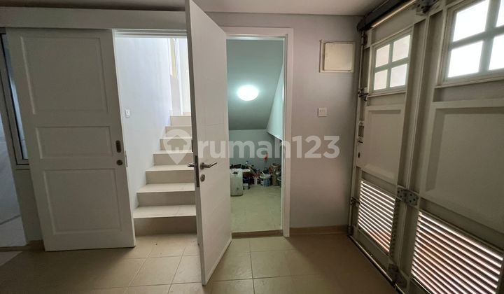 Rumah 3 Lantai Sudah Renovasi di Elista Village, Tangerang 3