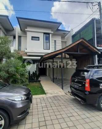 Rumah Badak Agung Renon Denpasar Bali 2 Lantai One Gate System