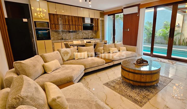 Villa Kerobokan Brand New Luxury One Gate System 4 Bedrooms