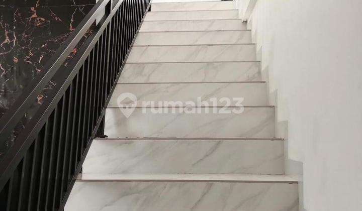 Minimalist 2-Story House on Tukad Pakerisan, Panjer, Denpasar, Bali 2