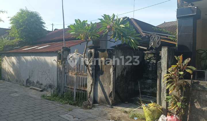 Tanah Ada Bangunan Lama Jalan Letda Reta, Yang Batu Denpasar Timur