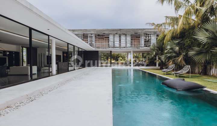 Ready For Rent 5 B R Luxury Villa In Berawa Canggu Bali