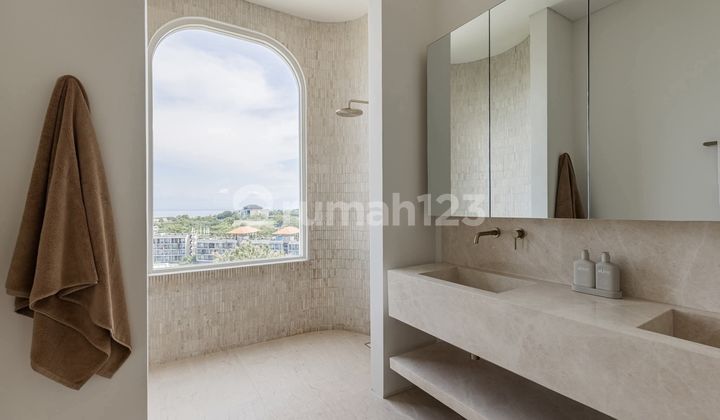 Luxurious and Beautiful Modern 4 Bedroom Villa in Uluwatu, Bali