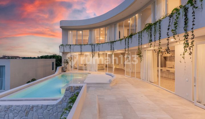 Luxurious and Beautiful Modern 4 Bedroom Villa in Uluwatu, Bali