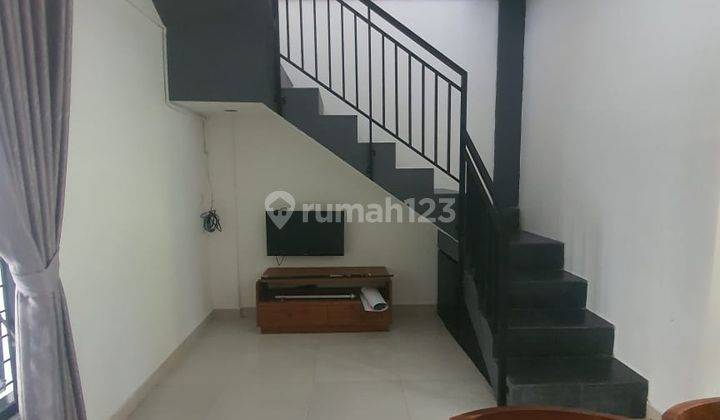 Rumah Cantik Lantai 2 Di pusat Kota semi furnish siap huni 3