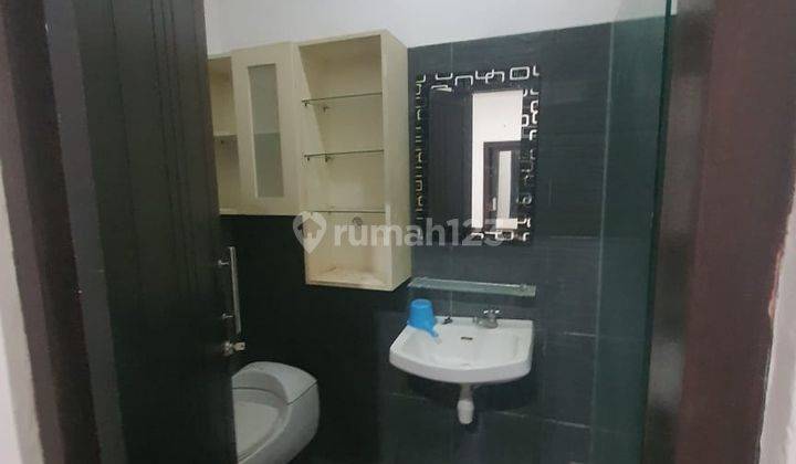 Rumah Cantik Lantai 2 Di pusat Kota semi furnish siap huni 5