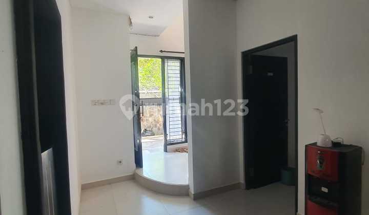 Rumah Cantik Lantai 2 Di pusat Kota semi furnish siap huni 6