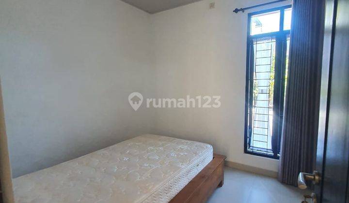 Rumah Cantik Lantai 2 Di pusat Kota semi furnish siap huni 12