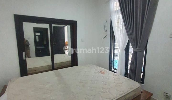 Rumah Cantik Lantai 2 Di pusat Kota semi furnish siap huni 14