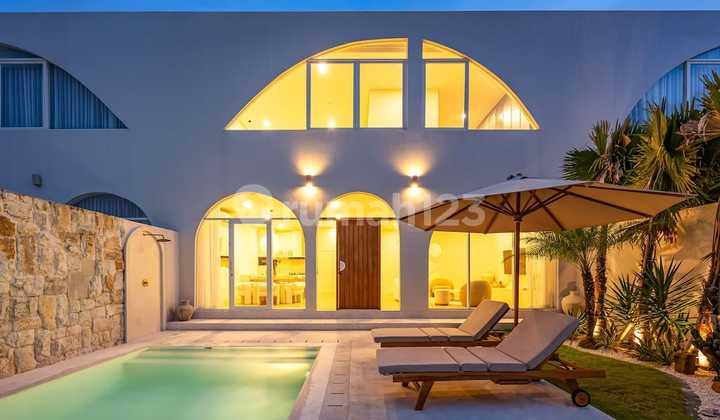 Luxurious and Beautiful Villa Ready for Rent in Uluwatu Bali