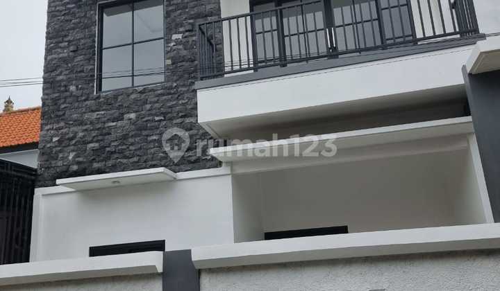 Di Jual Rumah Baru Lantai 2 Lokasi Gatsu Timur  2