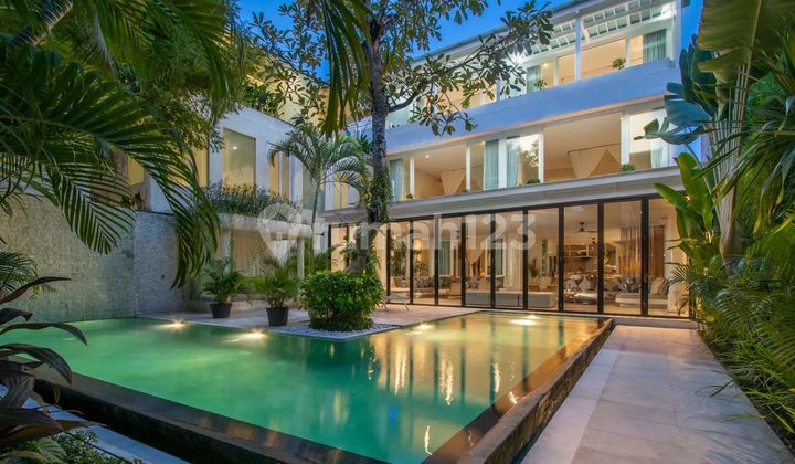 Luxury Villa With Ocean View At Batubelig Seminyak Bali