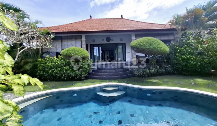 Beautiful Villa and Large Garden Ready for Sale in Ungasan