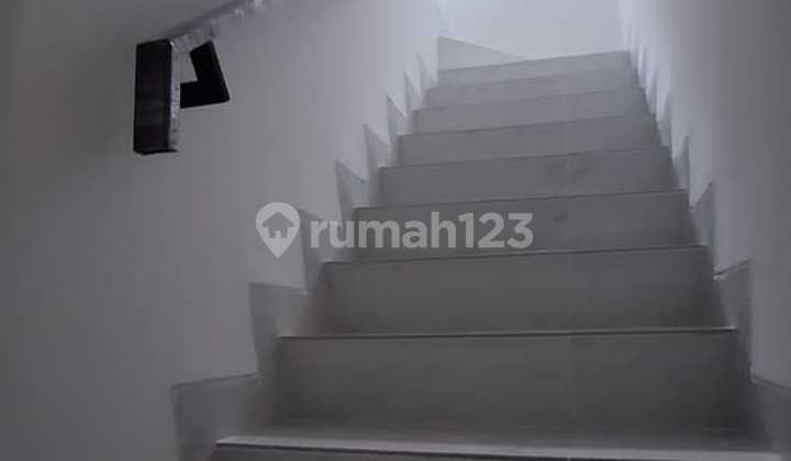 Rumah Modern 3 Lantai Siap Huni di Golf Island Cluster Harmoni Penjaringan Jakarta Utara 2