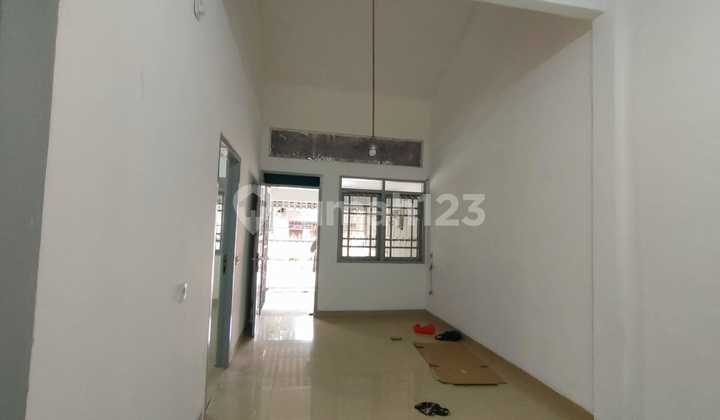 Nice House Strategically Located Near Taman Kota Station in Kembangan, West Jakarta 2
