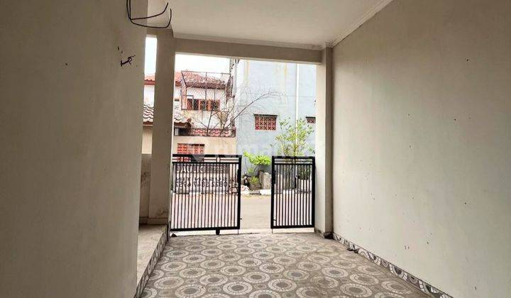 Dijual Rumah Bagus 2 Lantai di Cluster Candrabaga Bekasi  2