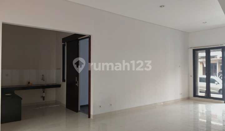 Disewakan Rumah 2 Lantai Nyaman di Harapan Indah Bekasi