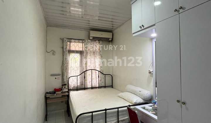 Rumah 2 Lantai Griya Bintara - 3+1 KT, SHM, Dekat Pintu Tol & KRL