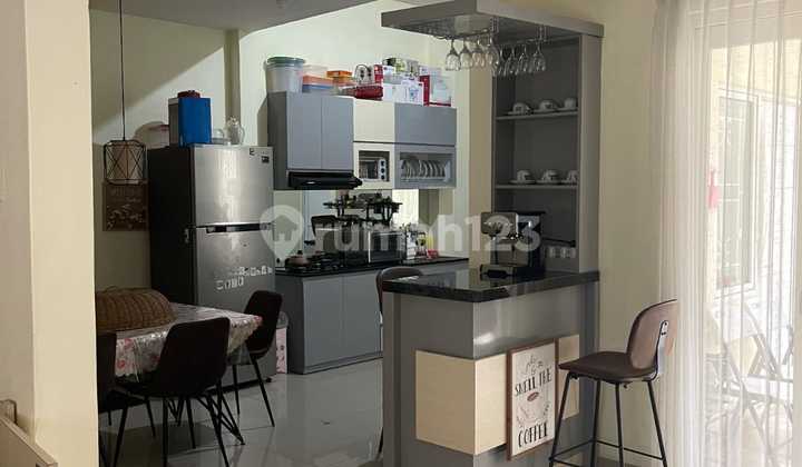 Dijual Rumah Cantik Semi Furnished di Kota Harapan Indah Bekasi 2