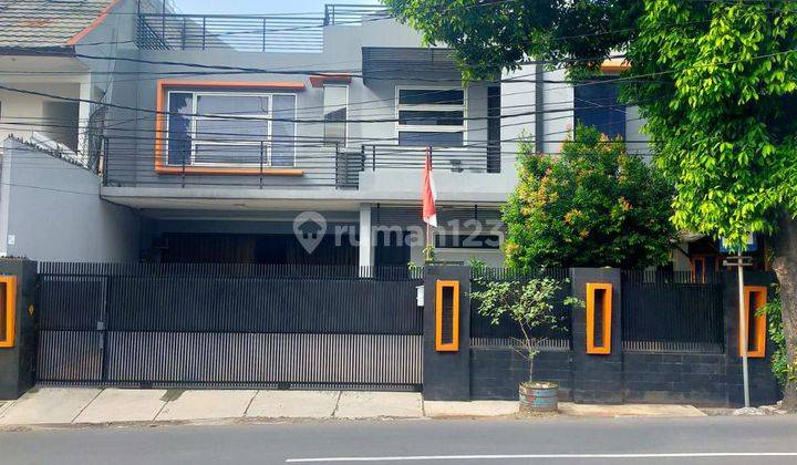 Dijual Rumah Bagus Murah Pinggir Jalan 2 Lantai Hadap Utara Shm 1