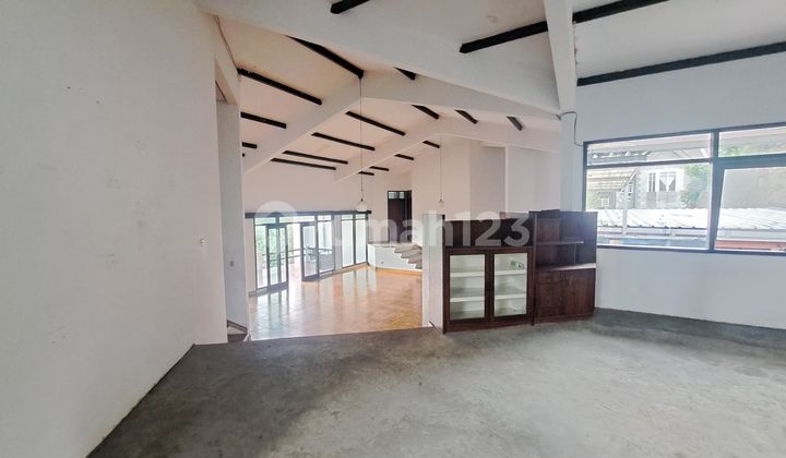 Rent a House with a Large Yard in North Bandung Cipaku 2