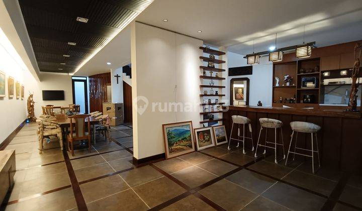 Rumah Mewah Full Furnish di Kapten Tendean Hegarmanah Bandung 1
