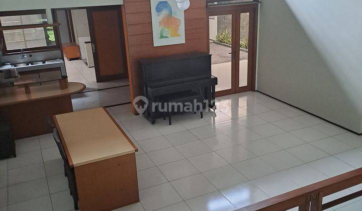 Rumah di Jln.  Cipaku
Bandung 2