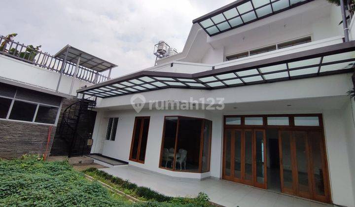 Rumah Mewah Cantik di Jl.pada Lestari, Sukasari, Bandung 1