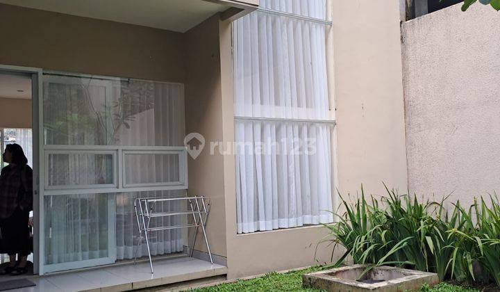 Rumah Cantik Sejuk Semi Furnished di Cipaku Town House, Bandung 1