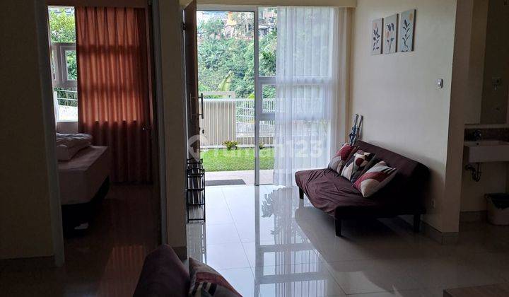 Rumah Cantik Sejuk Semi Furnished di Cipaku Town House, Bandung 2