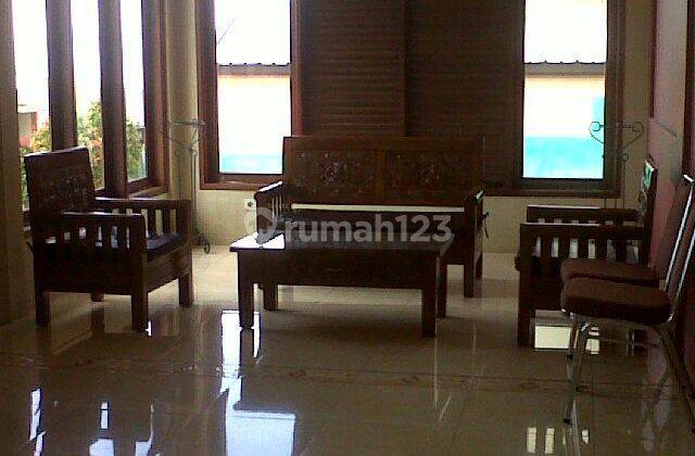 Rumah Villa Besar 2 Lantai Full Furnish Nice View di Setiabudi 2