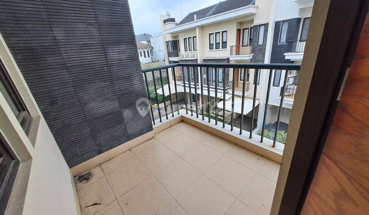 Rumah 3 Lantai Full Furnish Nice View di Setra Duta Bandung 1