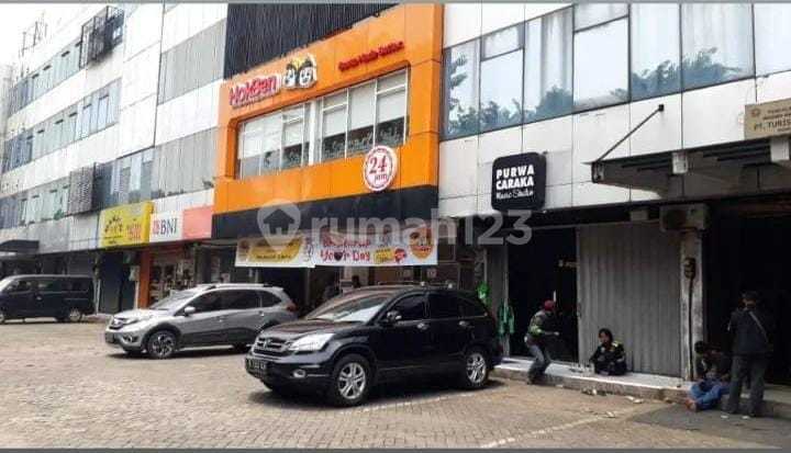4-story shophouse in East Balai Pustaka, Rawamangun, Pulo Gadung, East Jakarta. 2