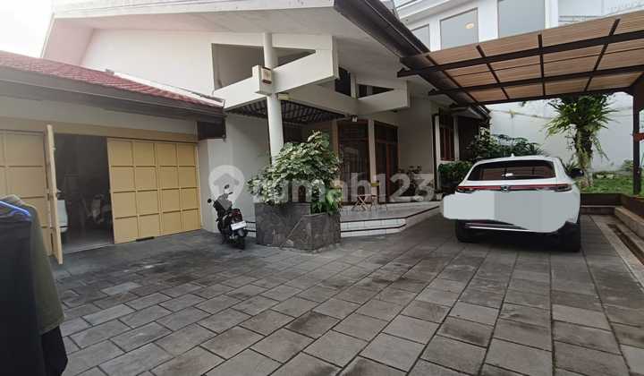 For Sale/Rent Spacious House with Nice View in Sayap Ciumbuleuit Bandung
