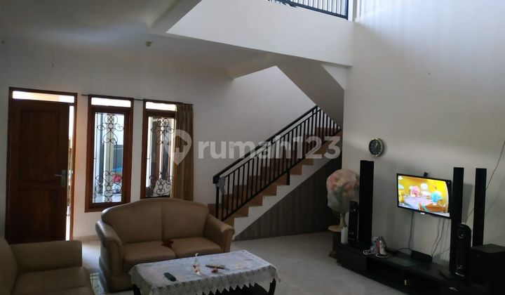 Rumah 2 Lantai Strategis di Jl. Kembar Moh Toha Bandung Tengah Kota Rumah 2 Lantai Strategis di Jl. Kembar Moh Toha Bandung Tengah Kota