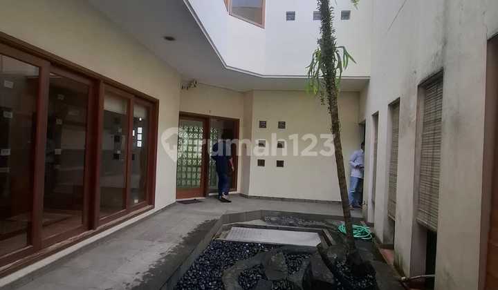 Sewa Rumah Luas Strategis di Istana Regency Pasteur Bandung