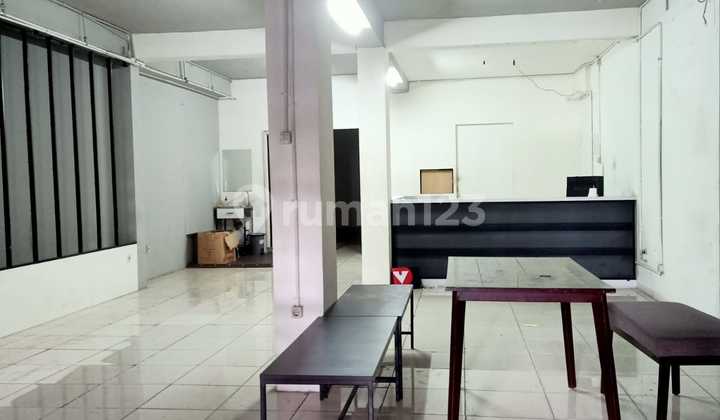 Strategic 3-Story Shop House for Rent in Sudirman, Bandung