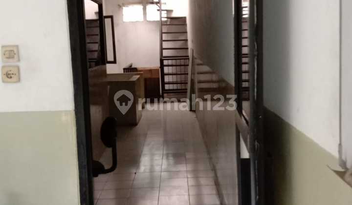 Strategic 2.5-Story Ready-to-Use Shop House in Taman Holis Indah, Bandung Strategic 2.5-Story Ready-to-Use Shop House in Taman Holis Indah, Bandung