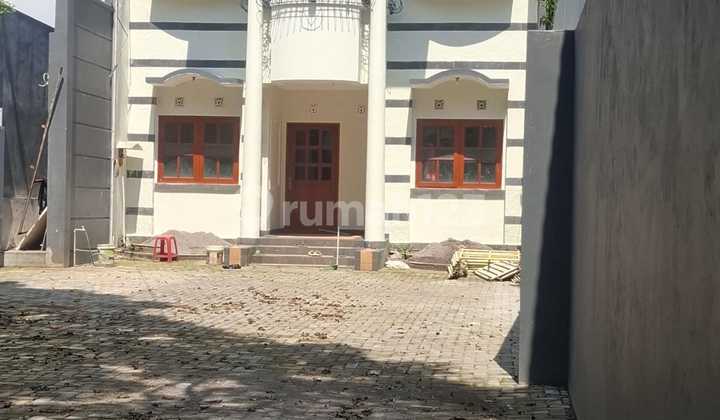 Sewa Rumah Parkiran Luas di Cluster Setra Duta Bandung