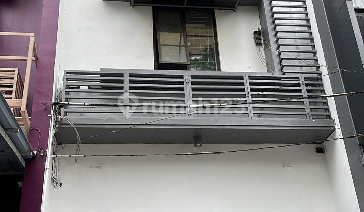 Strategic 3-Story Shop House for Rent in Karapitan, Central Bandung City