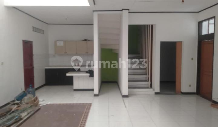 Rumah 2 Lantai Terawat Strategis di Sayap Pajajaran Bandung Rumah 2 Lantai Terawat Strategis di Sayap Pajajaran Bandung