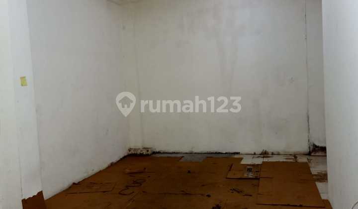 Strategic 3-Story Shop House for Rent in Sudirman, Bandung