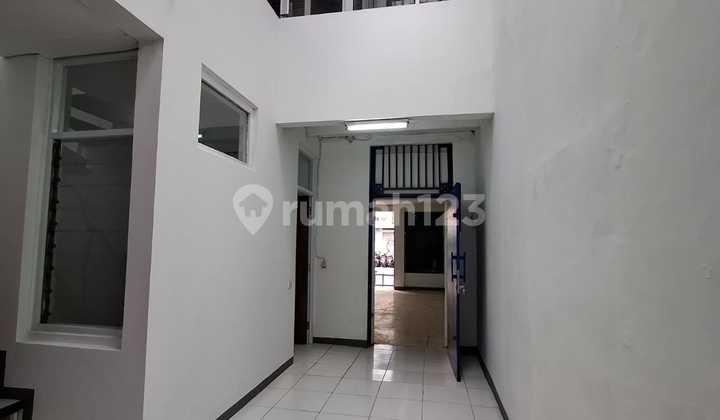 Ready-to-Use Shop House for Rent in Kebon Jati, in front of Paskal 23 Bandung Ready-to-Use Shop House for Rent in Kebon Jati, in front of Paskal 23 Bandung