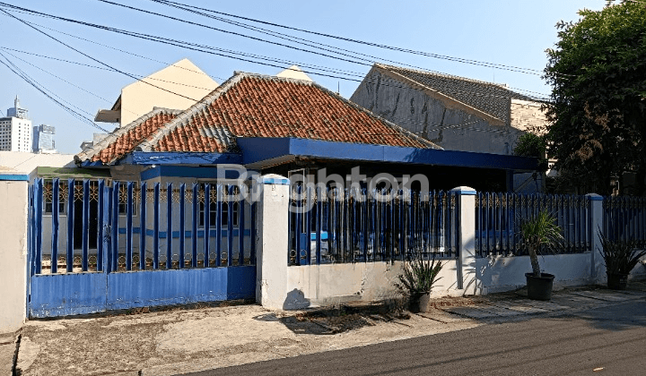 RUMAH DI JL. MALABAR KELURAHAN GUNTUR - JAKARTA SELATAN 1