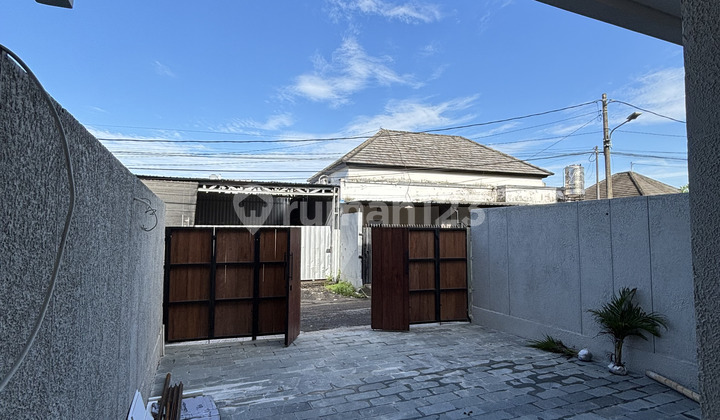 Modern Tropical Luxury House 4 Bedrooms Ready to Live In Dalung Near Kerobokan and Canggu 2