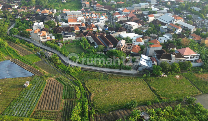 Tanah Zona Perumahan dengan View Sawah Cocok untuk Residential Villa di Kerobokan [D4n]