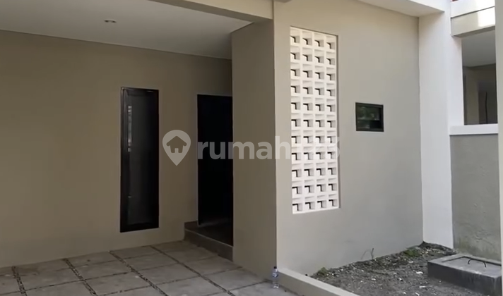 Modern 3 Bedroom House Near Gatsu Timur Mall, Living World, and Sanur 2