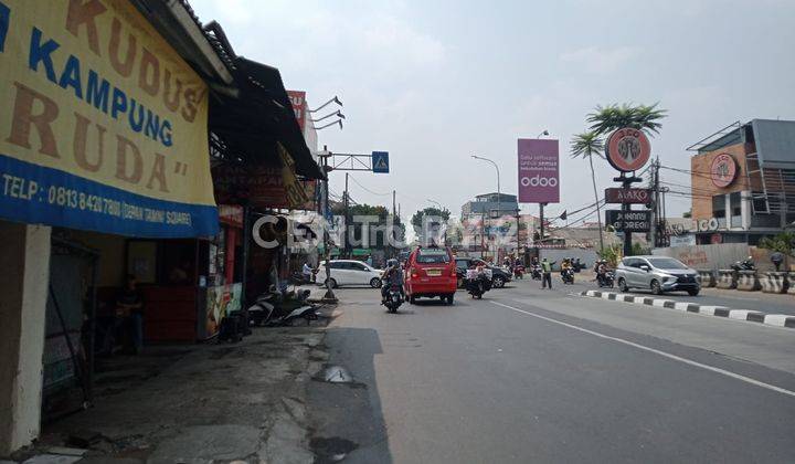 Toko Dan Tempat Parkir Motor Di Taman Mini, 2