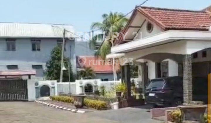 RUMAH SUDUT DALAM KOMPLEK ELIT DEPOK LUAS TANAH REAL 1099 METER 2